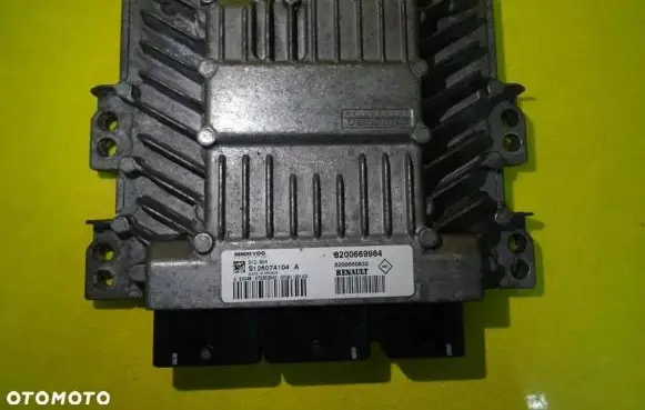 Renault Clio III Engine control unit/module ECU S126074104A 8200669964