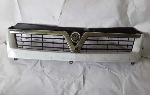 Opel Movano A Front bumper upper radiator grill 8200233750