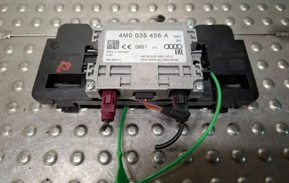 Audi A4 S4 B9 Aerial antenna amplifier 4M0035456A