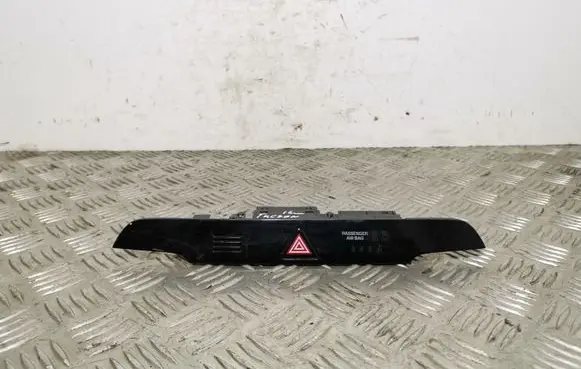 Hyundai Tucson TL Hazard light switch 93700D7800