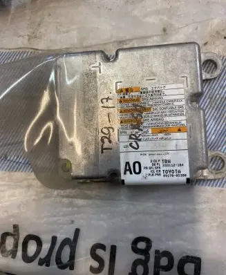 Toyota Avensis T270 Airbag control unit/module 8917005380