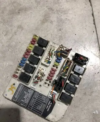 Nissan Micra Fuse module T30M10 834B27