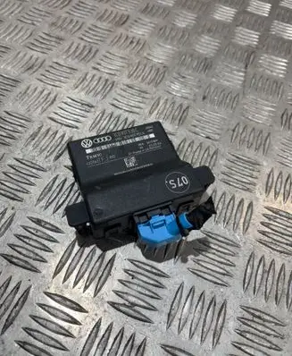 Volkswagen PASSAT B6 Gateway control module 3C0907530C 402063 3C0907951A