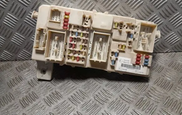 Ford C-MAX I Fuse box set 7M5T14A073CB