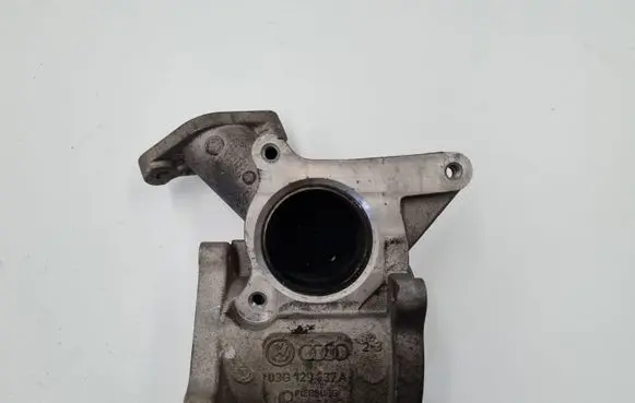 Volkswagen Eos EGR valve 03G129637A