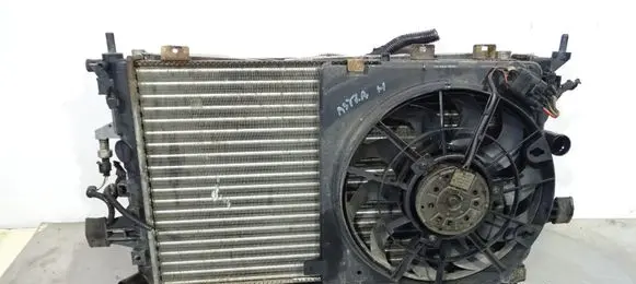 Opel Astra H Coolant radiator 13132559