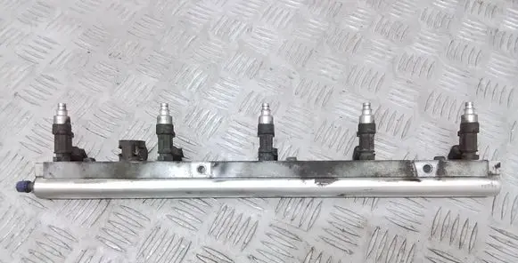 Volvo V50 Fuel injectors set 8653891