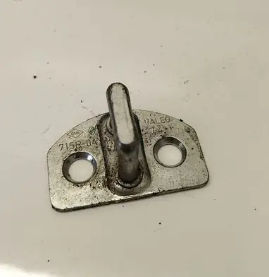 Dacia Sandero Front door lock loop/hook striker