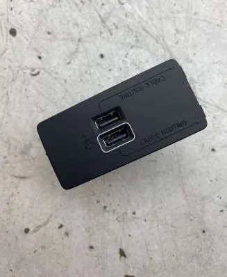 Volvo XC60 USB socket connector 31407038
