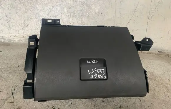 Ford Kuga I Glove box