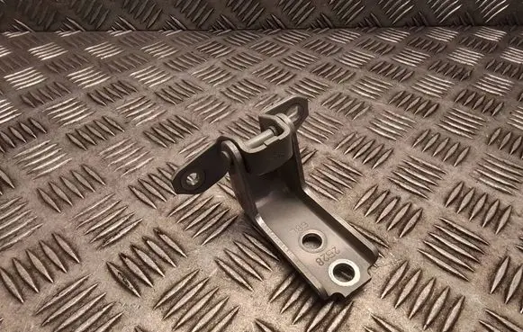 Suzuki Vitara (LY) Front door lower hinge VYR