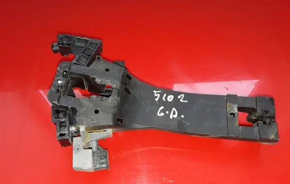 Rear door exterior handle/bracket