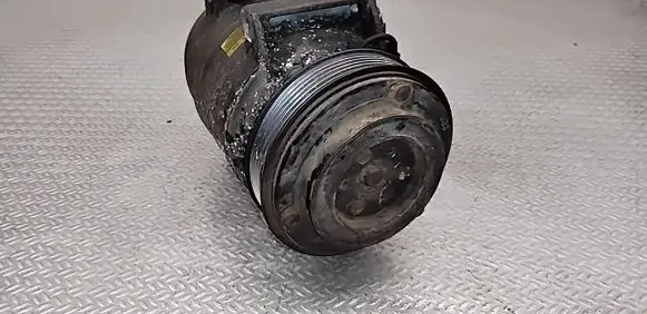 Volvo V70 Air conditioning (A/C) compressor (pump) 8708581