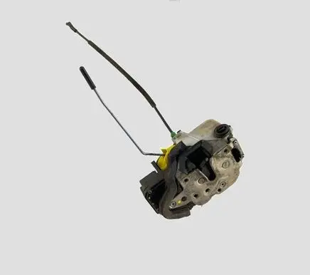 Opel Insignia A Front door lock 3023881