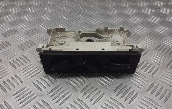 Mitsubishi Pajero Interior fan control switch MR500784