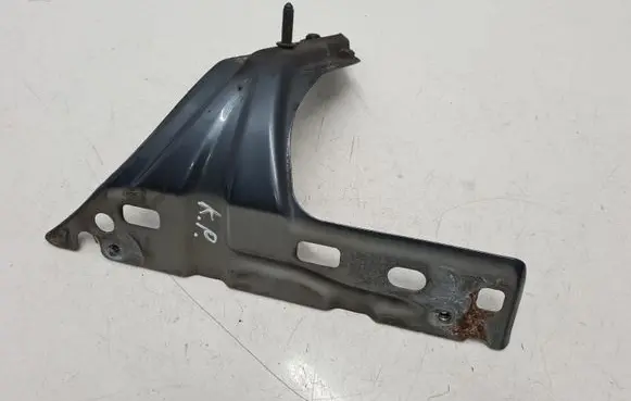Volkswagen Caddy Fender mounting bracket