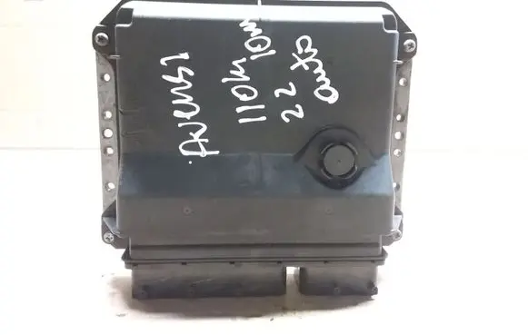 Toyota Avensis T270 Engine control unit/module 8966105D11