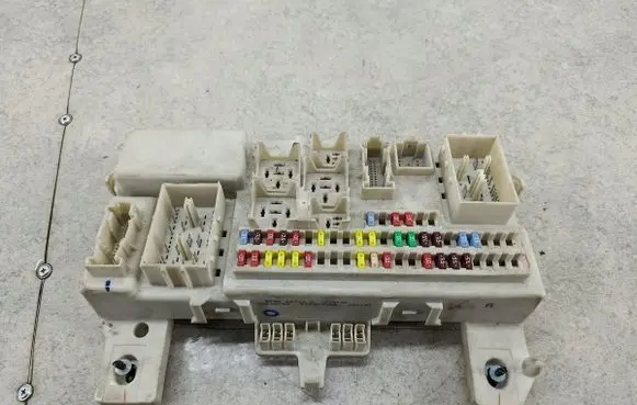 Mazda 3 I Fuse box set 