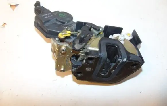 Hyundai Terracan Rear door lock 81420H1020