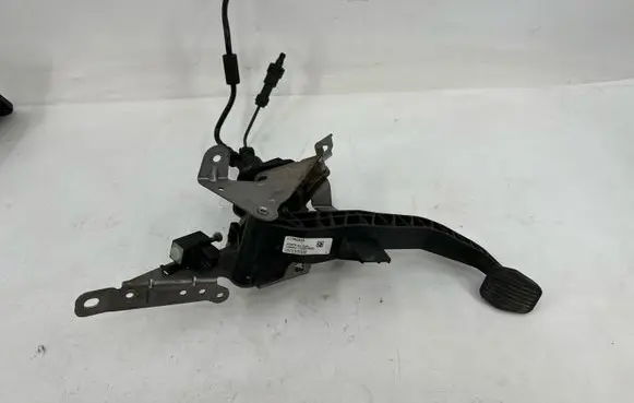Volvo V40 Clutch pedal 31362223