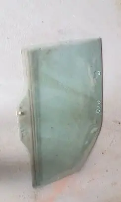 Mitsubishi Pajero Front door window glass four-door