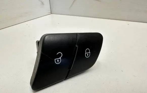 Volkswagen PASSAT B6 Central locking switch button 3C0962125B