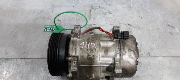 Volkswagen Golf III Air conditioning (A/C) compressor (pump) 1H0820803J