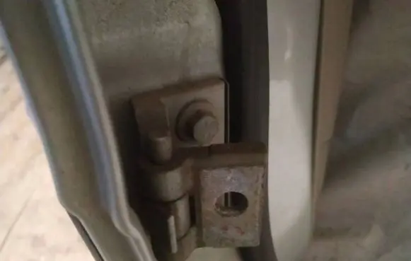 Volvo XC90 Rear door lower hinge