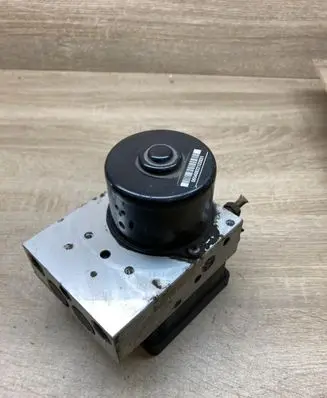 Volvo V70 ABS Pump 8671224 P08671223