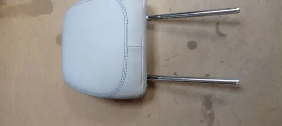 Chrysler Pacifica Front seat headrest 