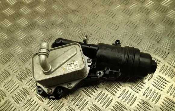 BMW 2 Active Tourer U06 Oil filter mounting bracket 7952796
