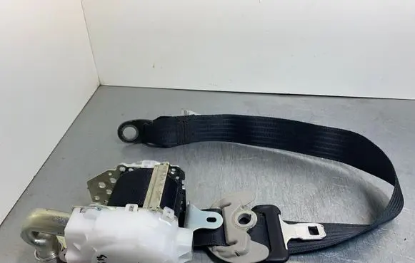 Toyota Avensis T270 Front seatbelt J082512 2J082531 J082501