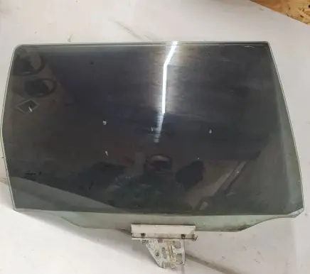 Volvo V70 Rear door window glass 43R001105 E000186 DOT57M20AS2