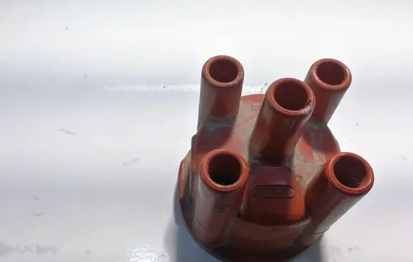 Volkswagen Golf II Spark distributor cap 027905207