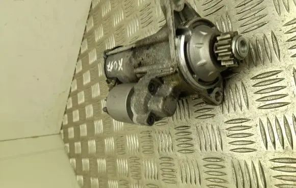 Volkswagen Polo VI Starter motor 02E911022H