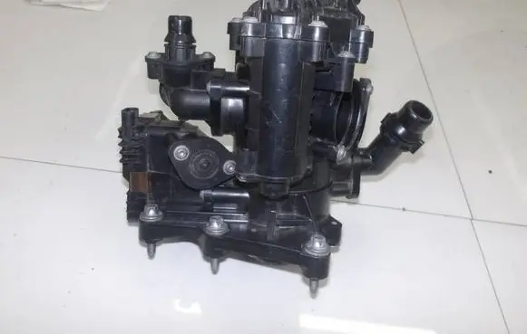 BMW X5 G05 Thermostat/thermostat housing 61047207