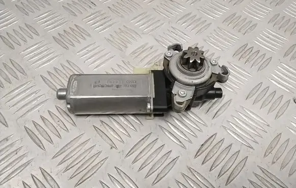 Mercedes-Benz C W204 Seat adjustment motor 0390203001