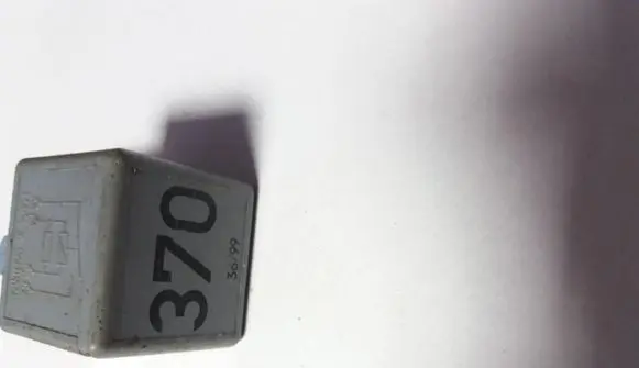Audi A6 S6 C5 4B Other relay 8D0951253