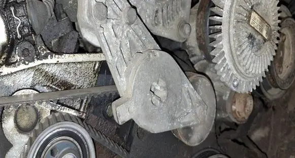 Volkswagen PASSAT B5 Generator/alternator belt tensioner 