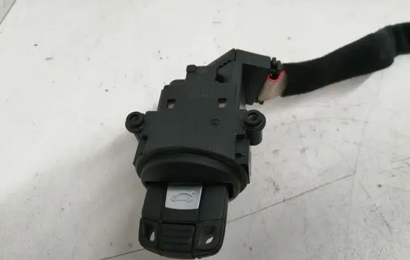 BMW 5 E60 E61 Ignition lock 695472211 10862510