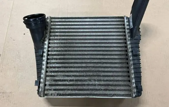 Volkswagen Touareg II Intercooler radiator 7P0145804A S5028005