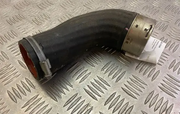 Volvo XC90 Intercooler hose/pipe 31657743