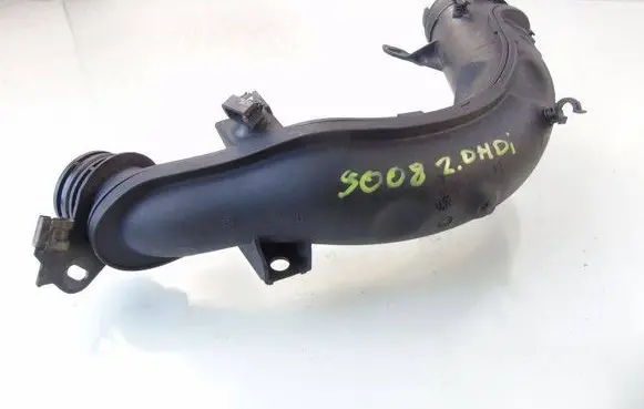 Peugeot 5008 Intercooler air channel guide M06021A152D