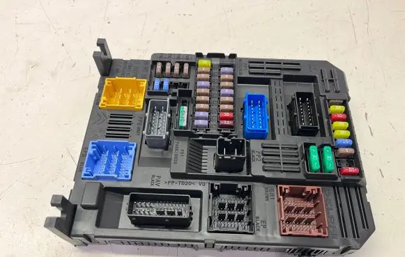 Opel Crossland X Fuse module 981985128001