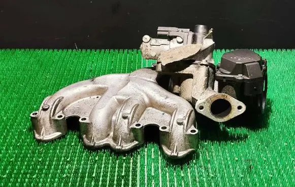 Volkswagen Polo IV 9N3 Intake manifold 03G129713K 03G129637A
