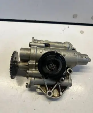 Audi A4 S4 B9 Oil pump 04E115109E