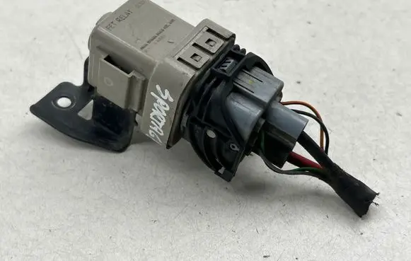 KIA Sportage Glow plug pre-heat relay 368332F360