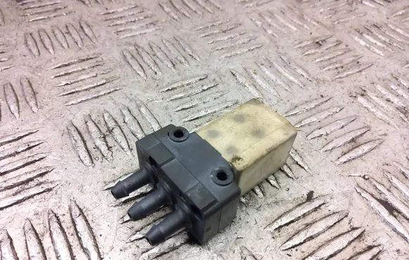 Nissan Juke I F15 Vacuum valve LVMK2026J
