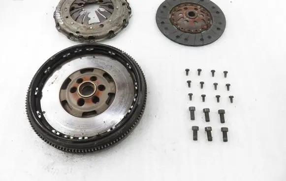 Volkswagen Golf IV Dual mass flywheel 028141036L 028141025P