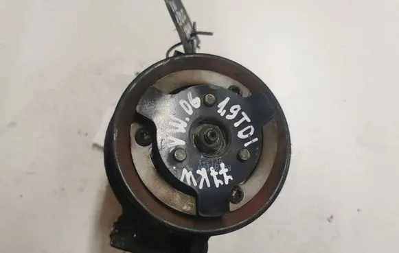 Volkswagen Touran I Air conditioning (A/C) compressor (pump) 1K0820803S R134A